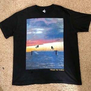 **SOLD** Volcom Men’s Shirt - ‘Floating’ Limited